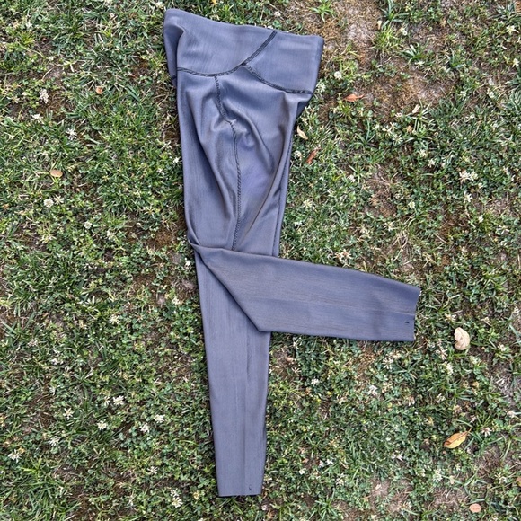 Lululemon "Base Pace High Rise Tight" leggings - size 4 - Picture 6 of 7